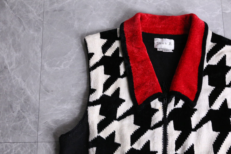 black×red houndstooth pattern zip vest