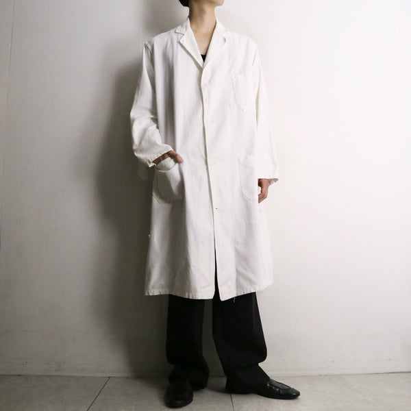 white cotton laboratory coat