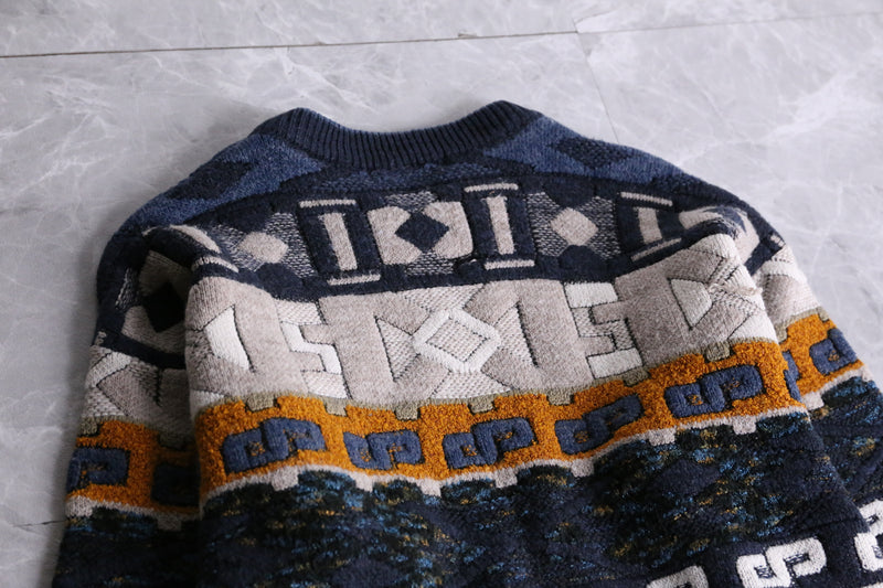 rundom pattern crew-neck sweater