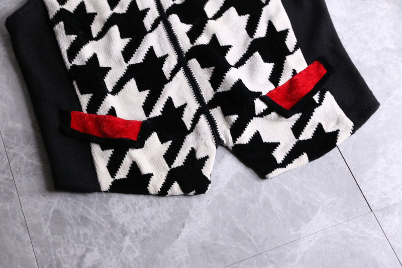 black×red houndstooth pattern zip vest