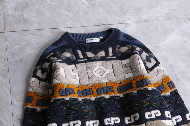 rundom pattern crew-neck sweater