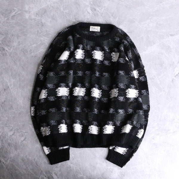 black×white whole pattern design knit