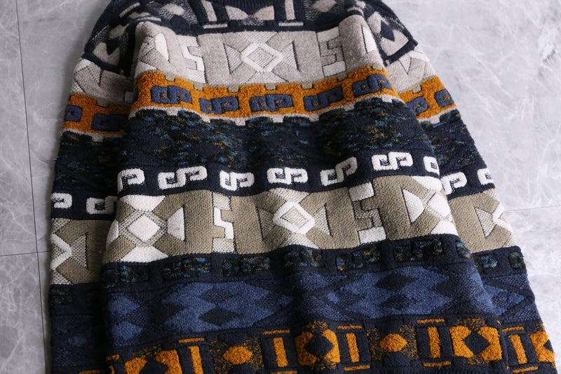 rundom pattern crew-neck sweater