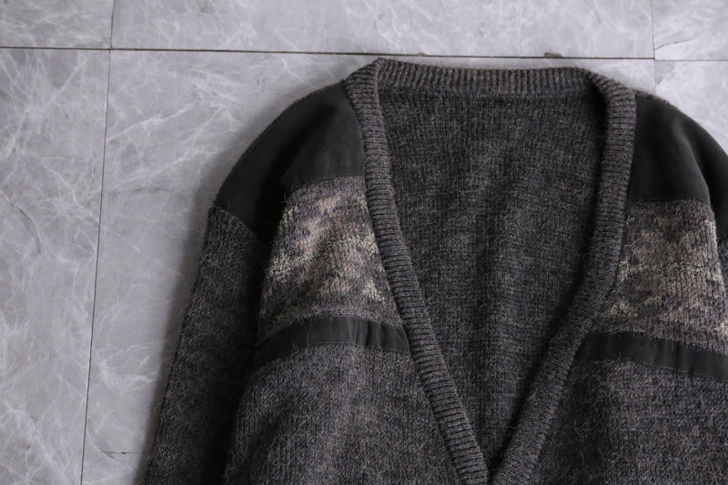 switching pattern charcoal grey cardigan