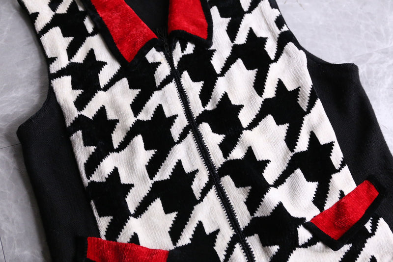 black×red houndstooth pattern zip vest