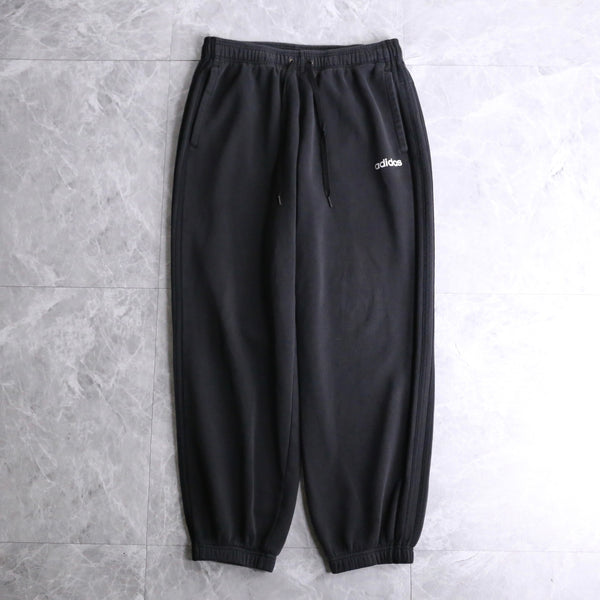 ”adidas“all black track pants