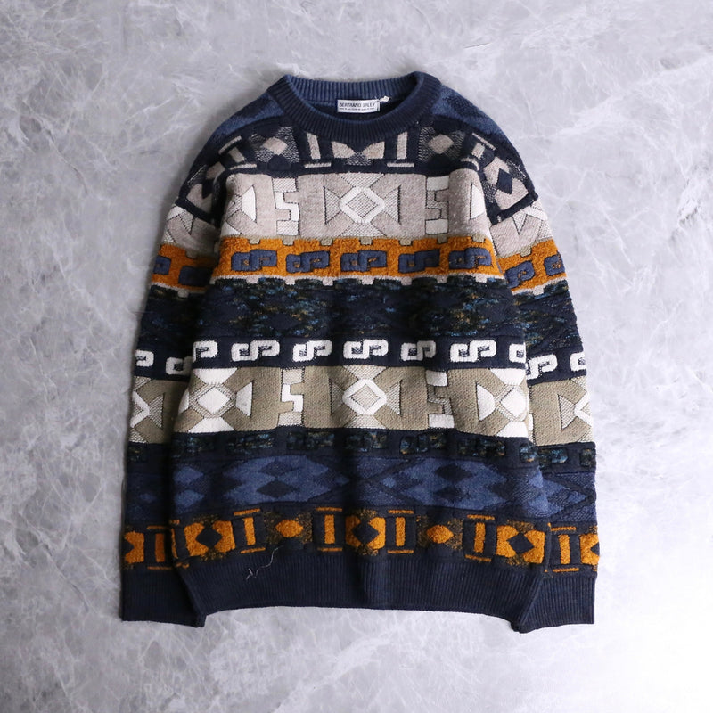 rundom pattern crew-neck sweater