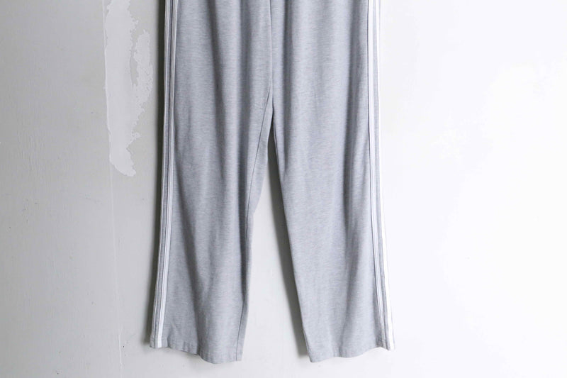 "adidas" gray clor wide silhouette track pants