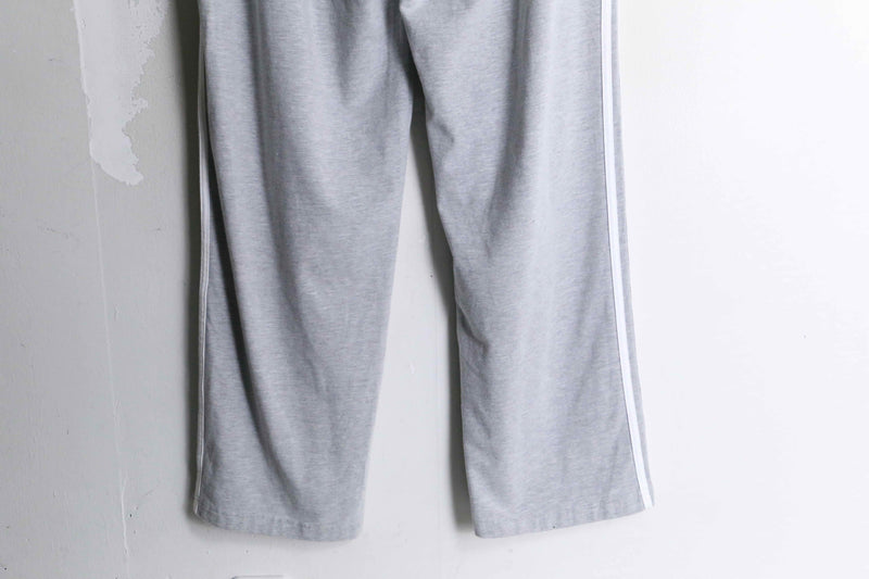 "adidas" gray clor wide silhouette track pants