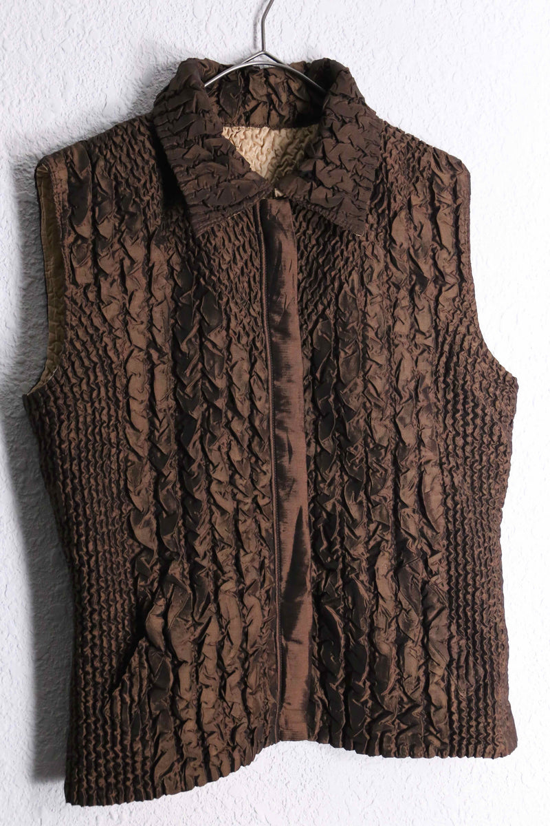 Wrinkle design reversible vest