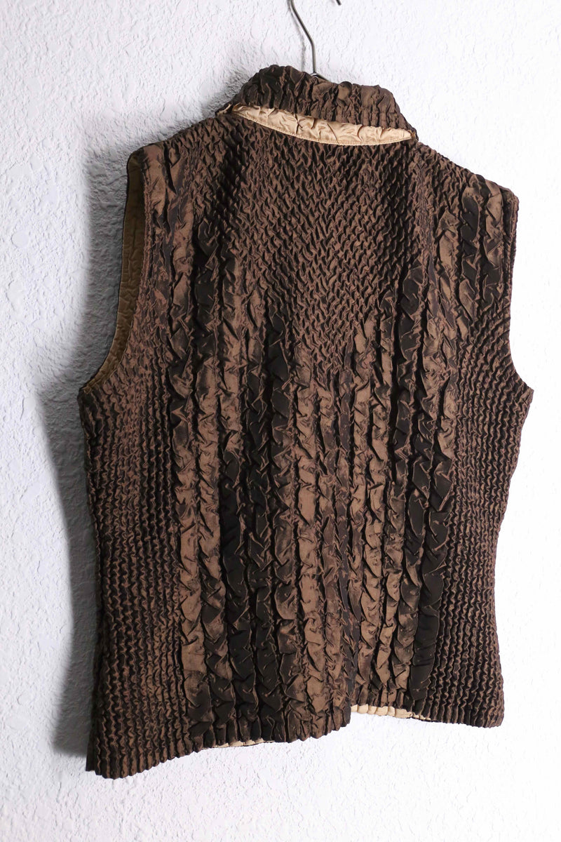 Wrinkle design reversible vest