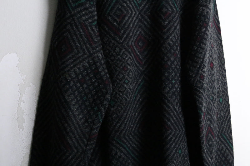 Geometric patterns two pocket cardigan