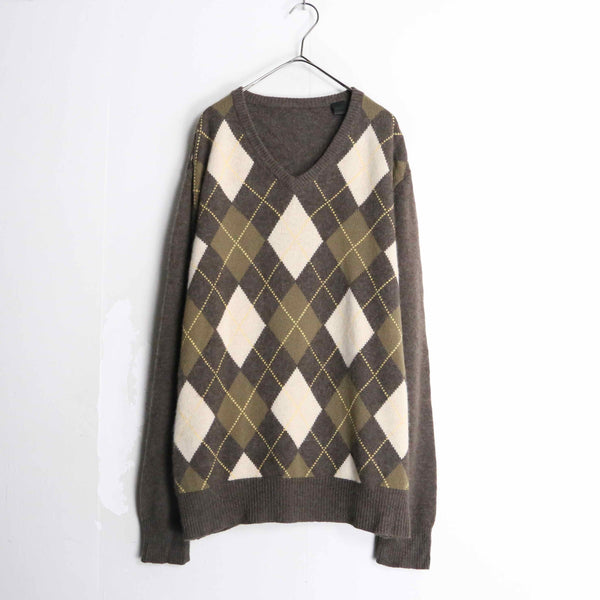 brown base argyle check V-neck knit