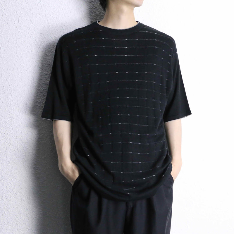 monotone block check design silk knit Tee