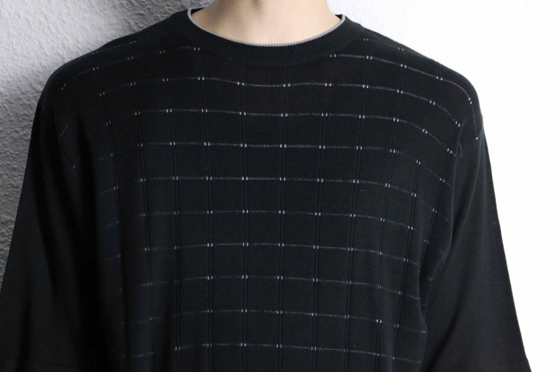 monotone block check design silk knit Tee