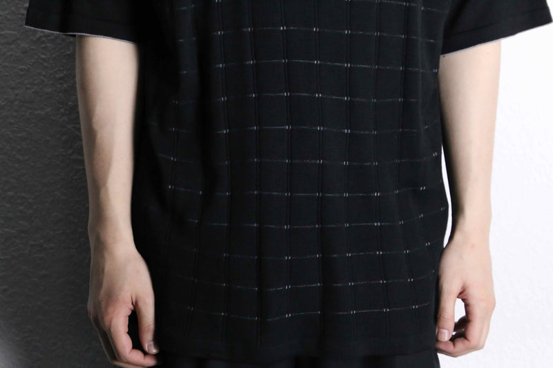 monotone block check design silk knit Tee
