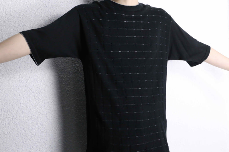 monotone block check design silk knit Tee