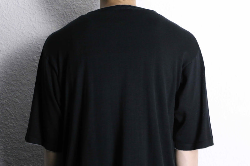 monotone block check design silk knit Tee