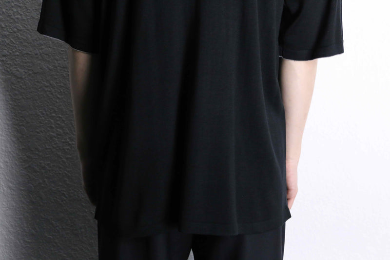 monotone block check design silk knit Tee