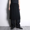 black middle length knit skirt
