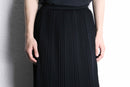 black middle length knit skirt