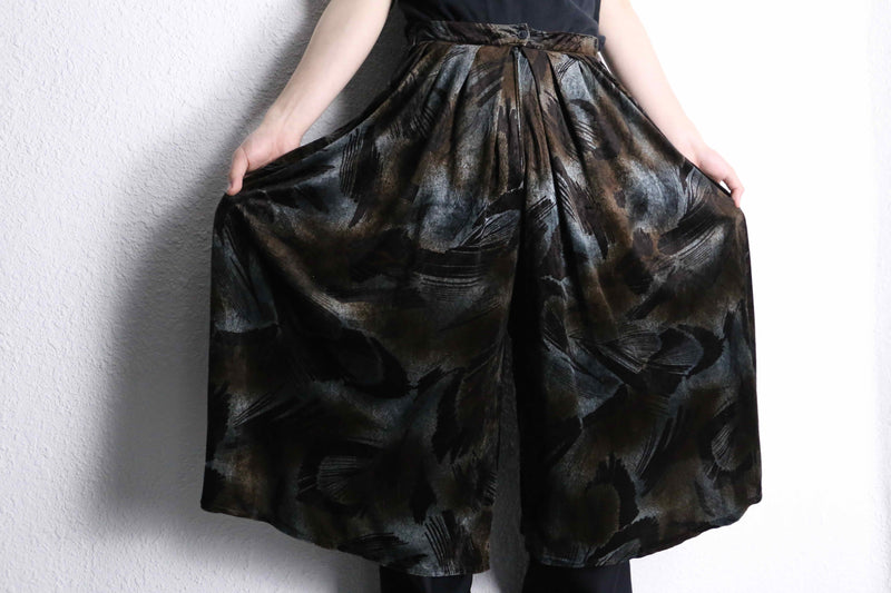 dark torn total pattern “袴” cropped pants