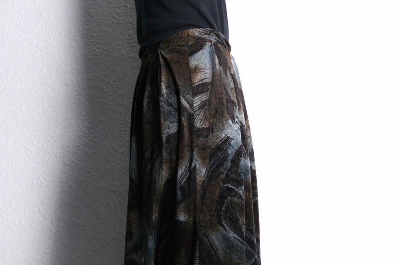 dark torn total pattern “袴” cropped pants