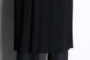 black middle length knit skirt