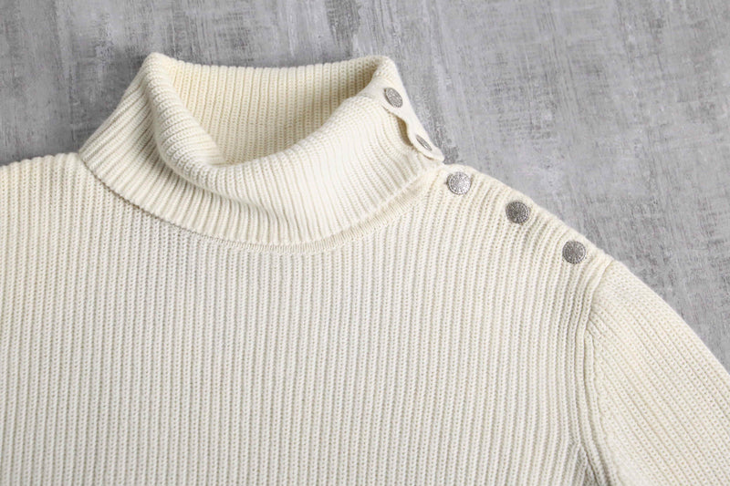 “Lauren Ralph Lauren” asymmetry shoulder button knit