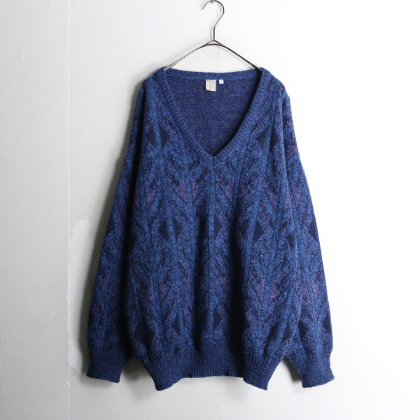 blue color V neck knit