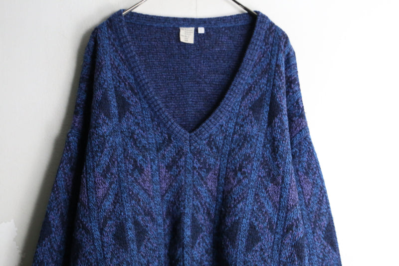 blue color V neck knit