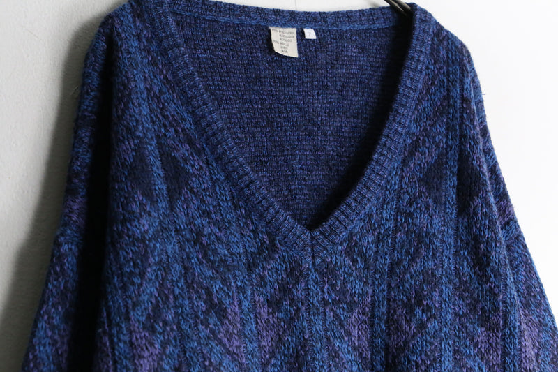 blue color V neck knit