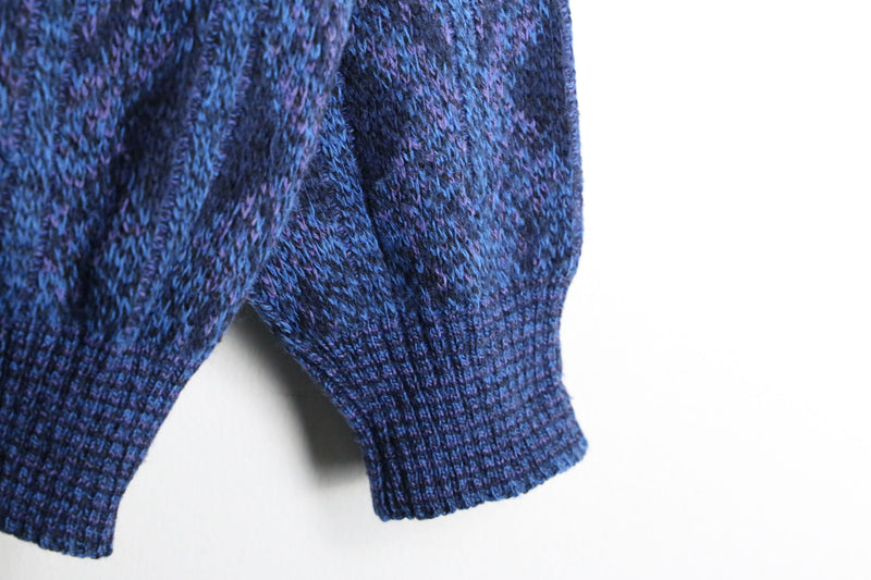 blue color V neck knit