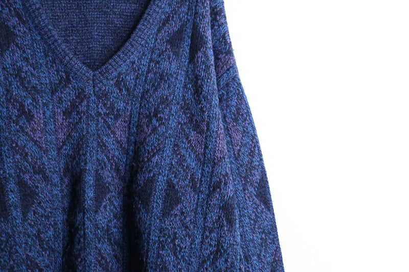 blue color V neck knit