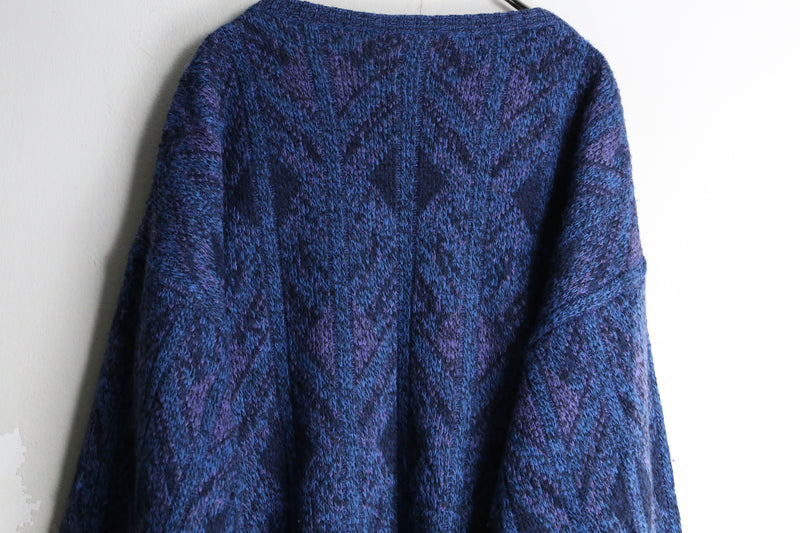 blue color V neck knit