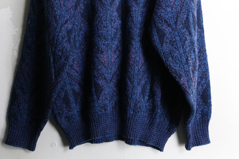 blue color V neck knit