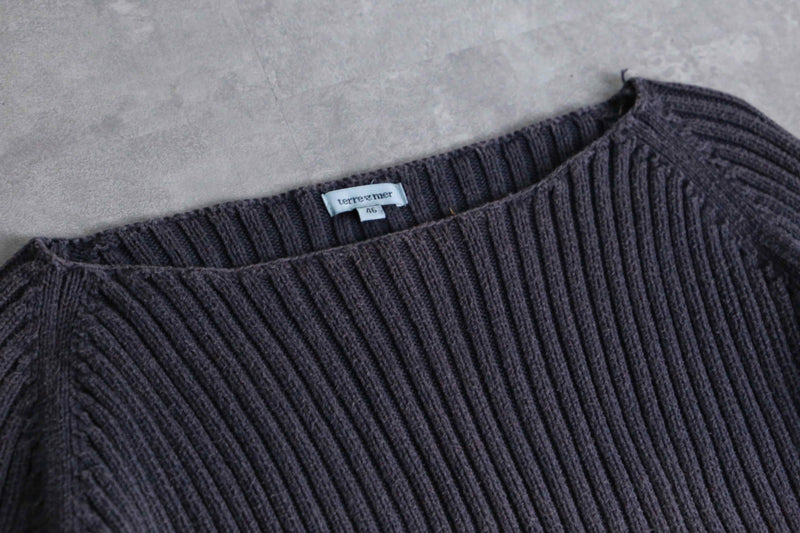 grayish purple color spread neck knit