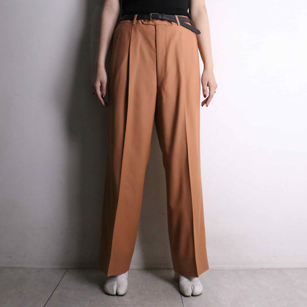 orange brown color 2-tuck slacks