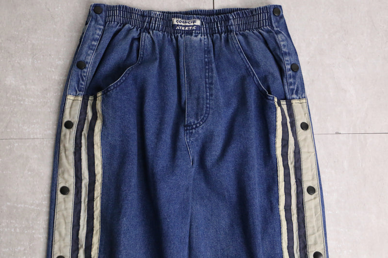 side gimmick loose denim pants