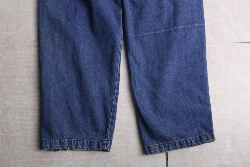 side gimmick loose denim pants