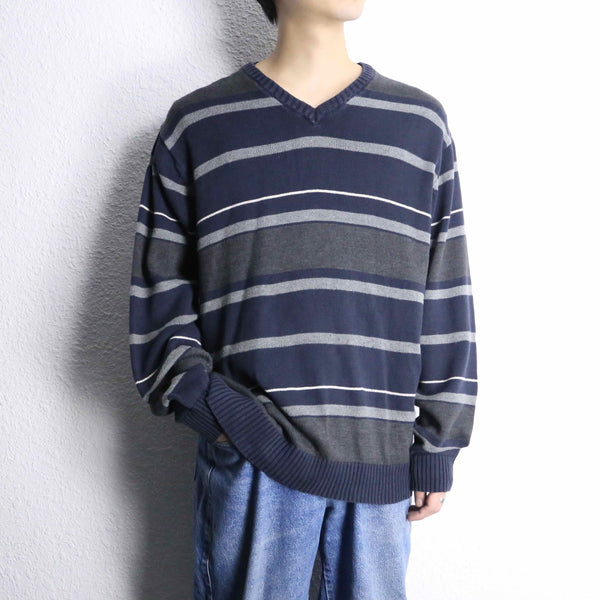 gradation stripe v neck knit