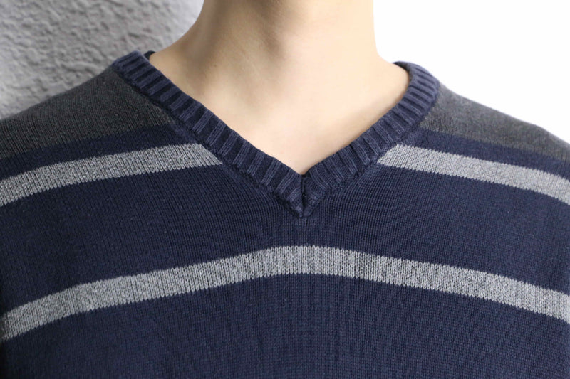 gradation stripe v neck knit
