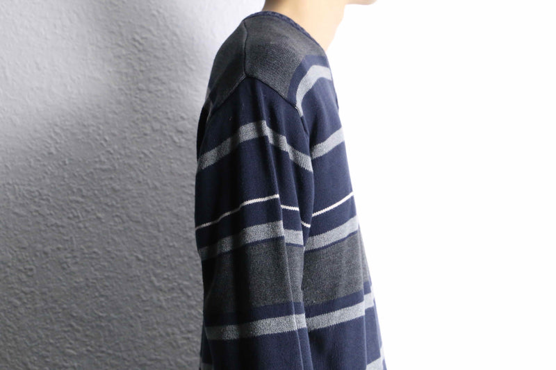 gradation stripe v neck knit