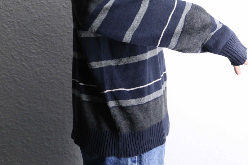 gradation stripe v neck knit