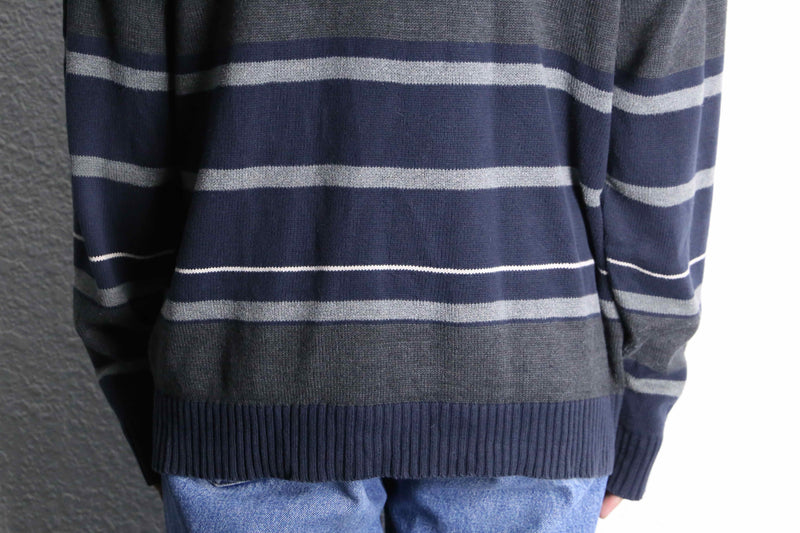 gradation stripe v neck knit