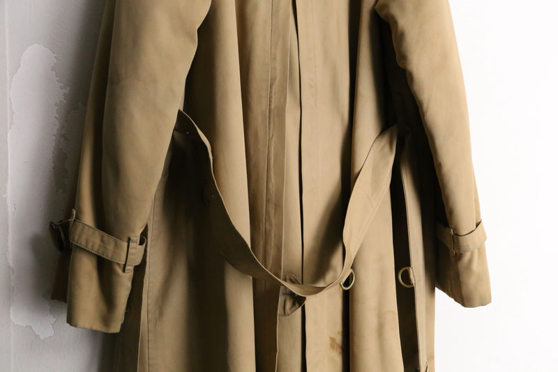 Burberry’s “一枚袖” beige trench coat