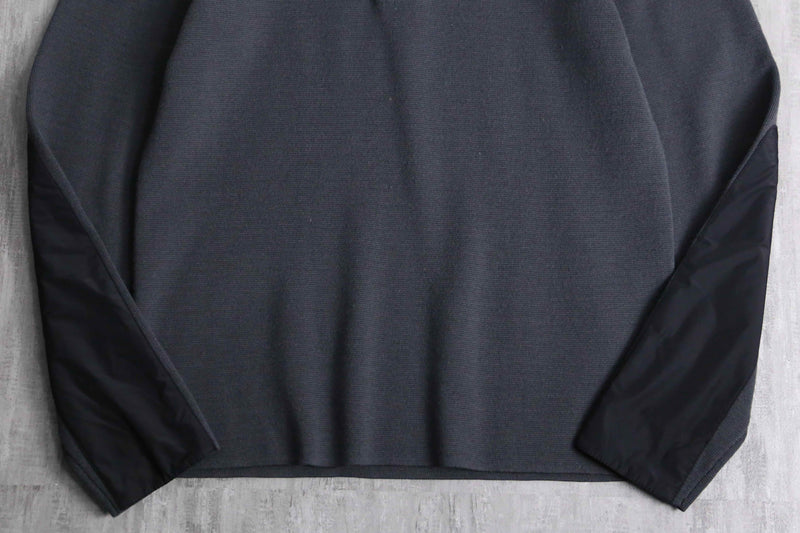 “BANANA REPUBLIC” snap button high neck knit