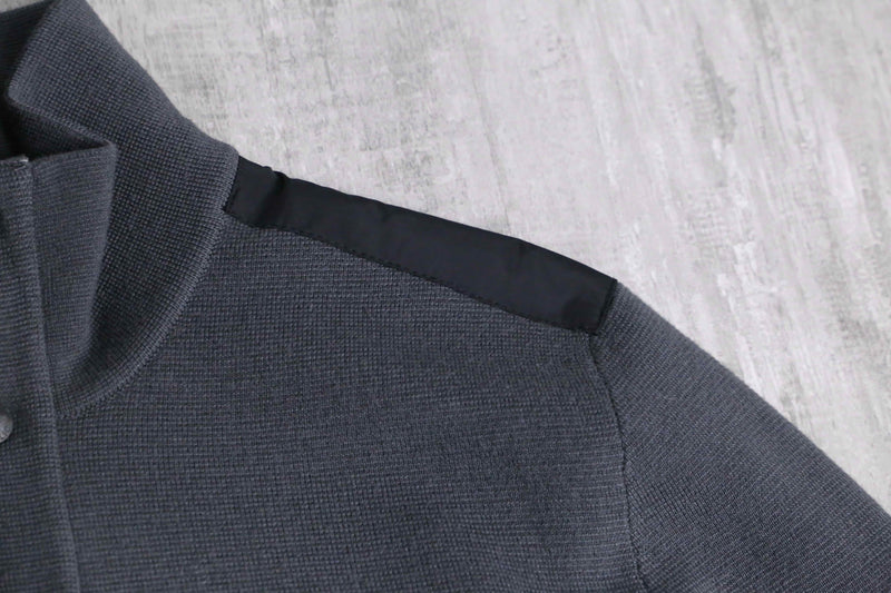 “BANANA REPUBLIC” snap button high neck knit