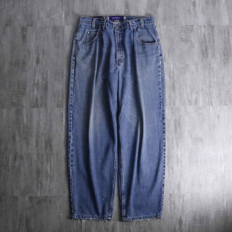1990-early 00s Levi's silver Tab "baggy"