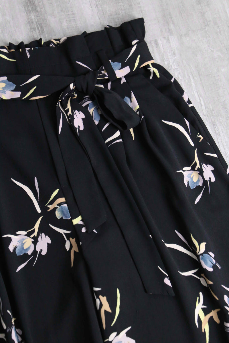 pale flower pattern black wide pants